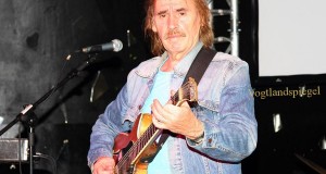 Jürgen Kerth zelebriert seinen Blues in der Greizer Friedensbrücke
