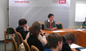 Pohlitzer Regelschüler zu Besuch bei Heike Taubert im Thüringer Landtag