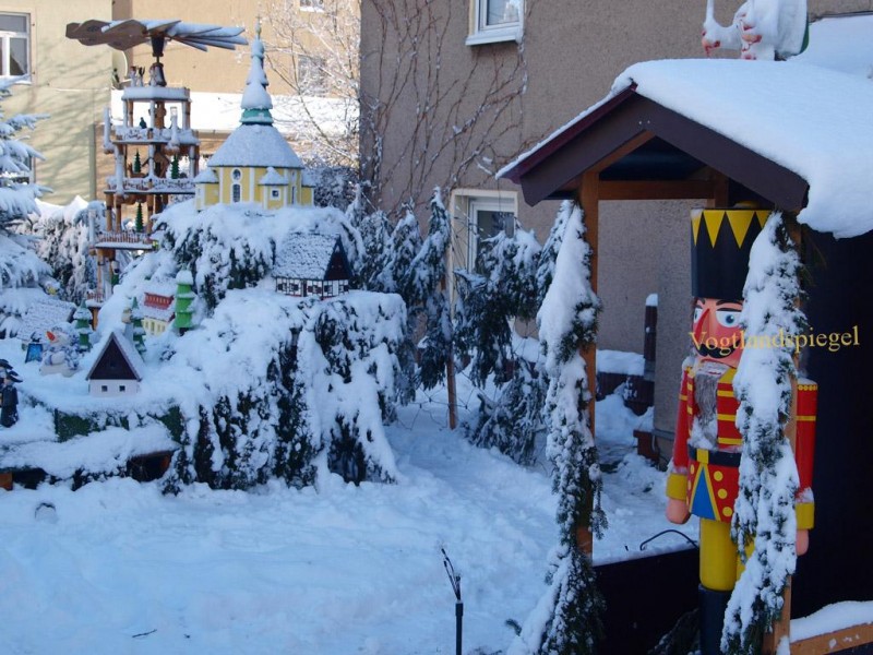 Neudeck's Vorgarten - ein vorweihnachtlicher Hingucker in Gommla