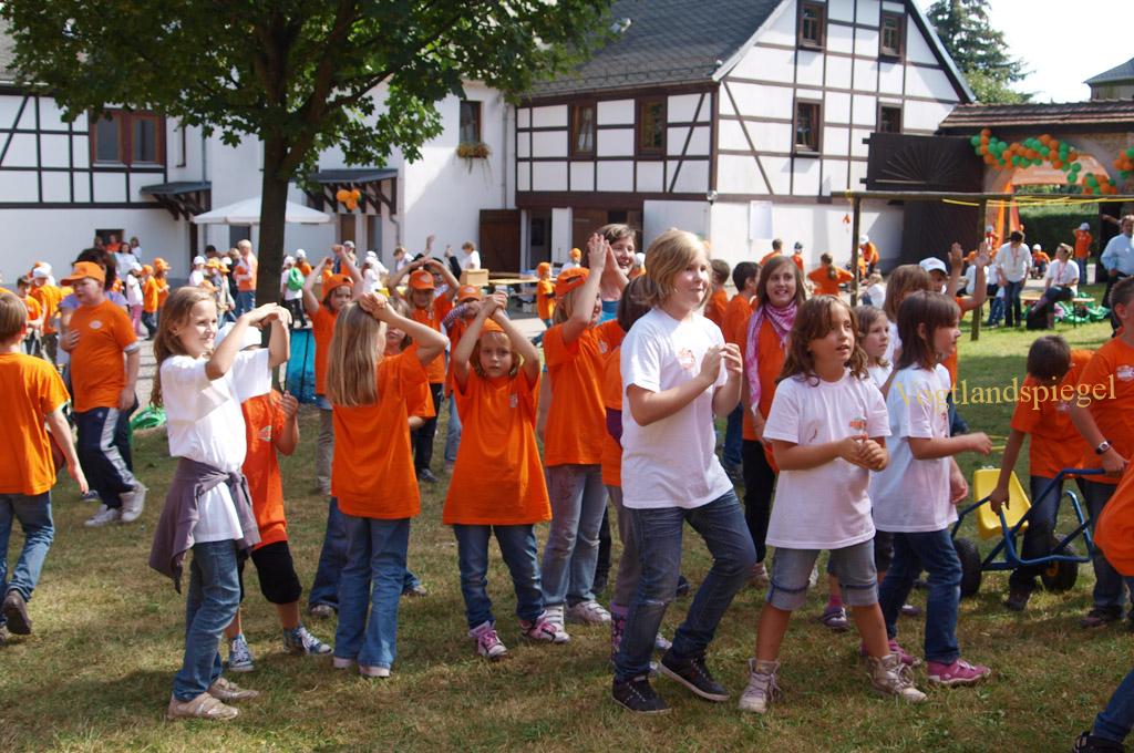 Ferienkinder in Aktion in Waldhaus.