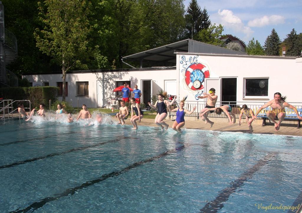 Greizer Tauchclub eröffnet die Badesaison im Greizer Sommerbad
