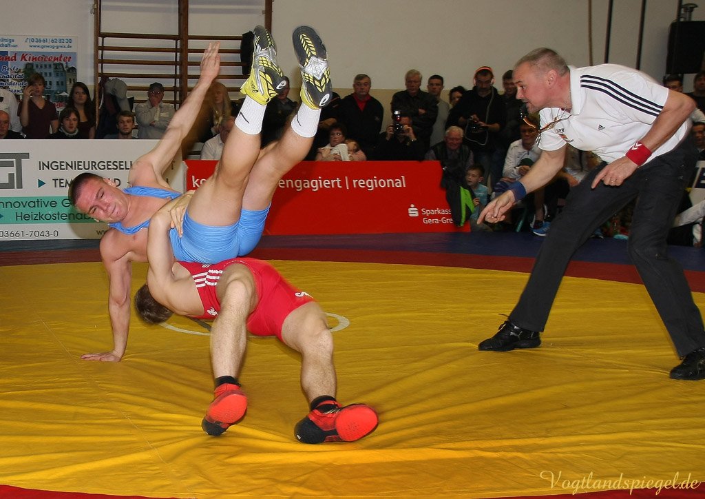 Brian Tewes (rot),RSV Rotation Greiz gegen Bruce Bromnitz, AV Germania Markneukirchen