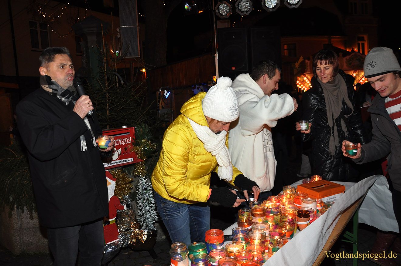 Hunderte Greizer setzen friedliches Zeichen auf dem Weihnachtsmarkt