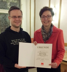 Heike Taubert erhält Ehrenurkunde